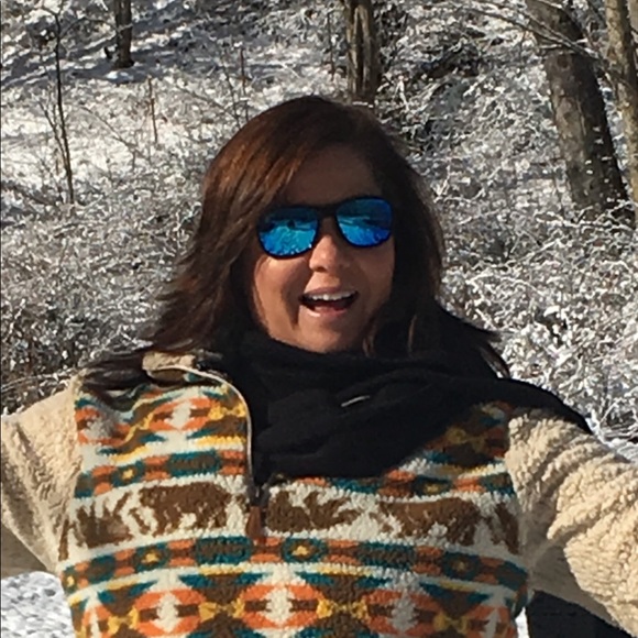 Meet your Posher, Amy - Picture 1 of 1